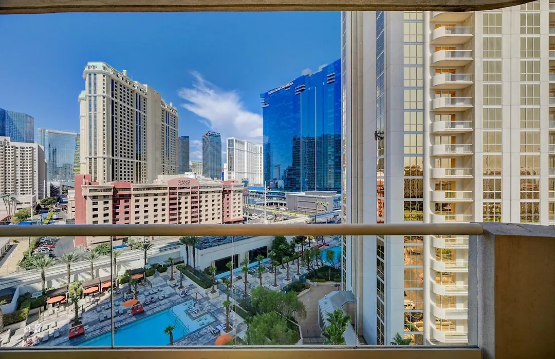 Amethyst Studio Suite Mgm Signature Strip View Balcony-1